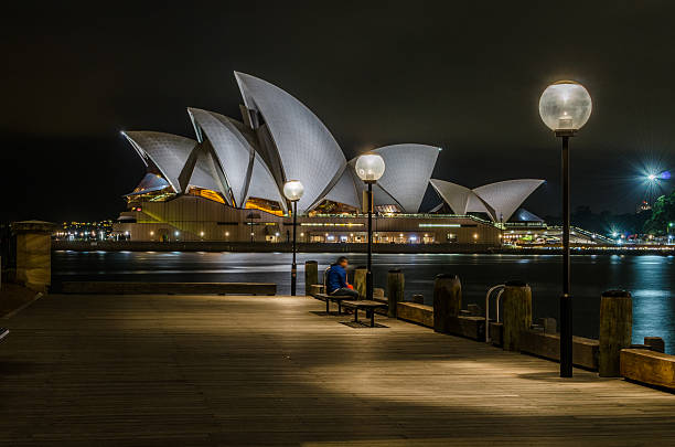 sydney opera house, à noite - sydney opera house fotos - fotografias e filmes do acervo