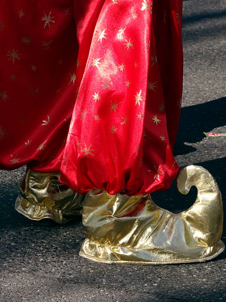 golden oriental zapatos - costume stage costume sunlight carnival fotografías e imágenes de stock