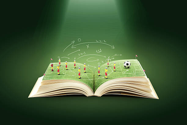 libro abierto con verde césped el estadio de fútbol - football strategy plan sport fotografías e imágenes de stock