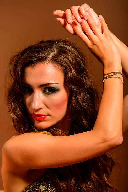 istock Beautiful sexy woman belly dancer 538016157