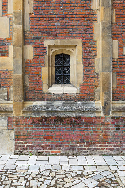vecchia finestra medievale piombato - mullion windows foto e immagini stock