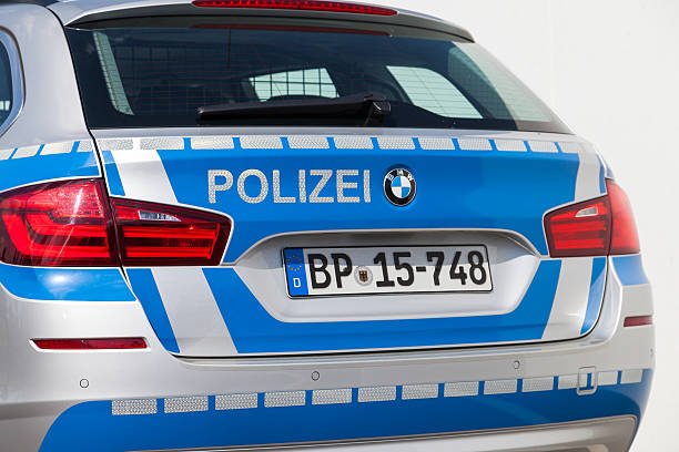 немецкий полицейская машина - car prowler стоковые фото и изображения