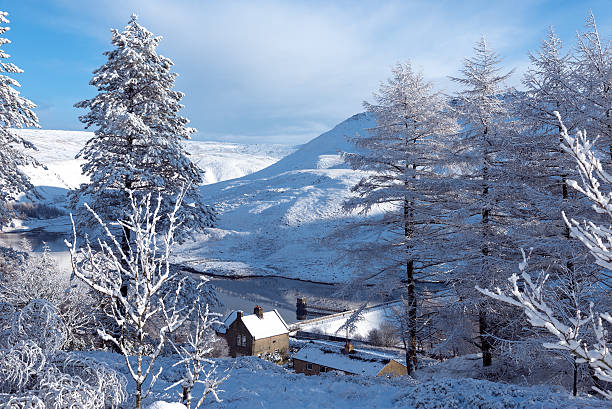 Snow Peak District Fresh snow covering hills, trees and houses in the Peak district, North West England. lancashire stock pictures, royalty-free photos & images