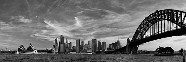 hafen von sydney - sydney harbor australia financial district cruise ship stock-fotos und bilder