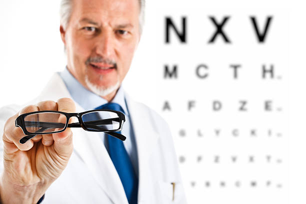 oculist - doctor reading chart human eye fotografías e imágenes de stock