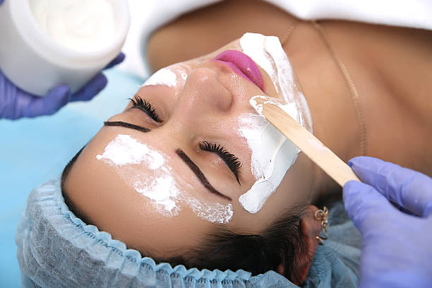 istock Applying a mask in the spa salon 538062968