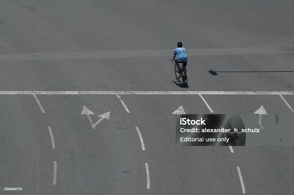solo ciclista - Foto de stock de Abstracto libre de derechos