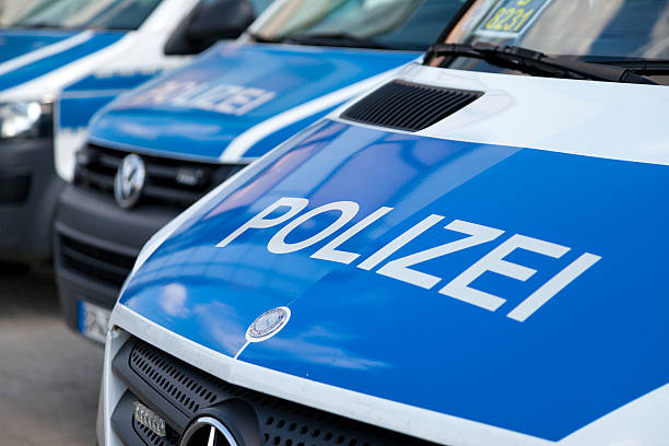 policía alemana automóviles se encuentra en el aeropuerto - editorial land vehicle construction equipment built structure fotografías e imágenes de stock