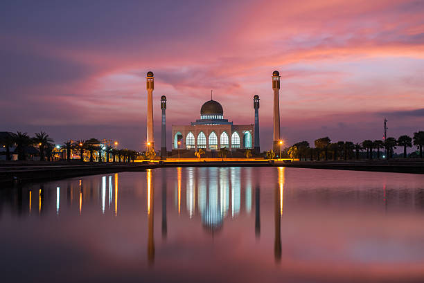 istock Beautiful sunset of Central Mosque in Thailand 538067782