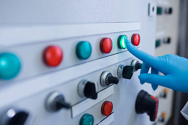 istock Hand pressing on green button of the machine 538069655