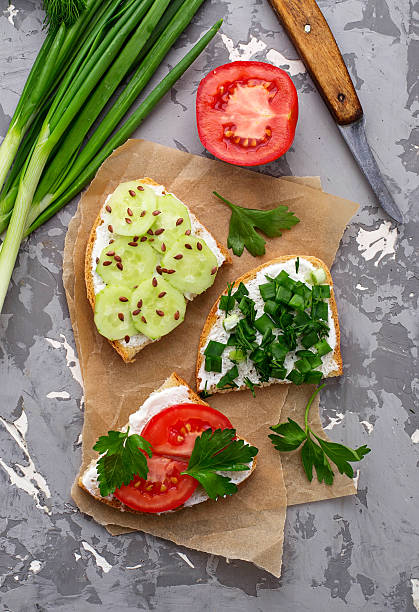 istock Healthy vegetarian sandwich with vegetable 538072004