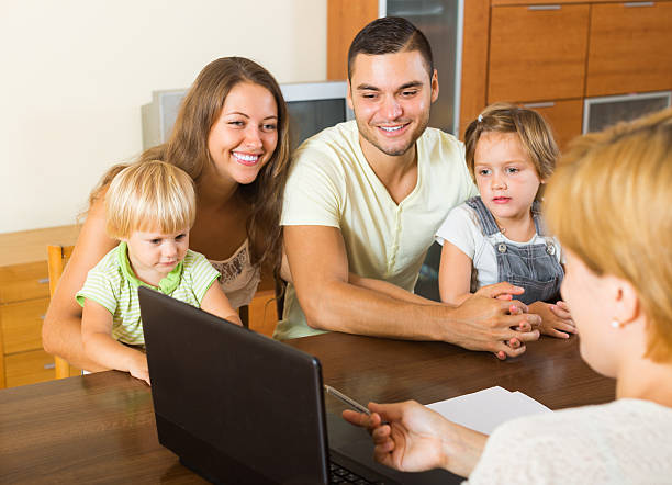istock Family with social worker 538100743