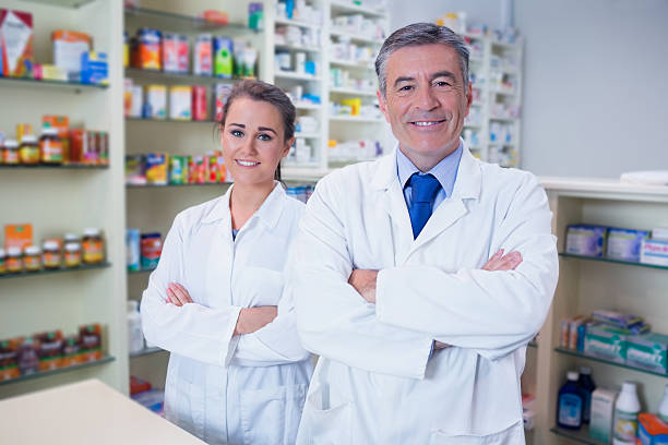 istock Smiling pharmacist and his trainee with arms crossed 538102043