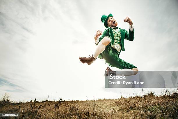 Leprechaunkobold Mann Tanzen Auf Der St Patricks Day Stockfoto und mehr Bilder von Saint Patricks-Tag