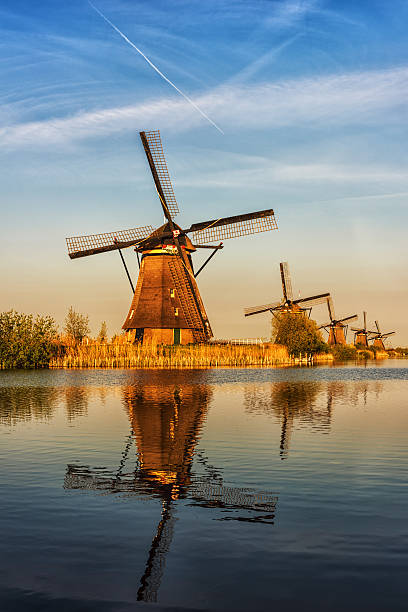 라인 풍차 에서 킨더다이크, 색상화 그림 같은 풍경, 네덜란드, 수직타입 - tranquil scene windmill netherlands dutch culture 뉴스 사진 이미지