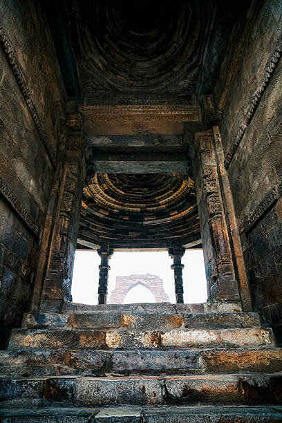 istock Stairs at Quwwat ul-Islam Mosque in Qutb Complex, India 538160058