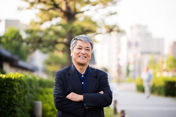 Senior Japanese man Senior Japanese man in casual clothing in a city 60 69 years stock pictures, royalty-free photos & images