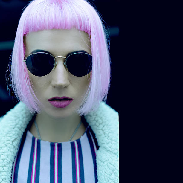 pop lady stile moda occhiali annata rosa e capelli. - shrank foto e immagini stock