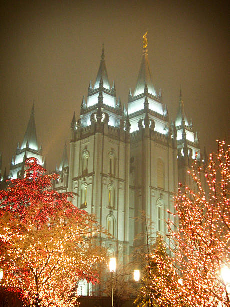 istock Salt Lake LDS Temple (Mormon) at Christmas Time 538174244