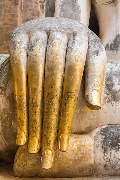 istock gold leaf offerings on slender fingers 538178307