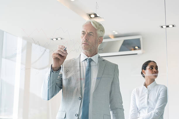 wykonawczy rysunek wykres - thinking business ceo board room zdjęcia i obrazy z banku zdjęć