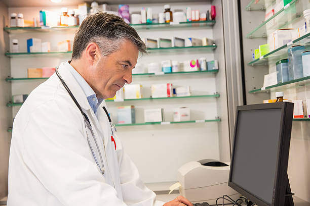Pharmacist Computer 1,800+ Pharmacy Computer Screen Stock Photos, Pictures & Royalty-Free ...