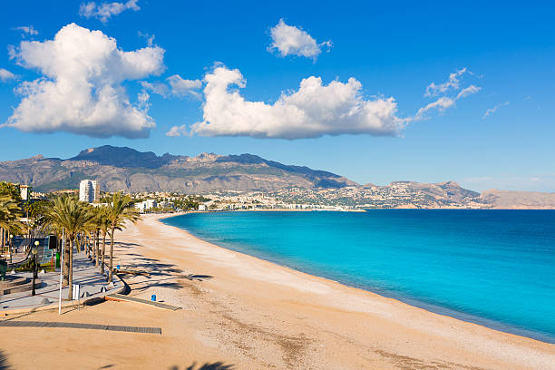 altea playa del albir di pietre bianco di alicante in spagna - alicante costa blanca foto e immagini stock