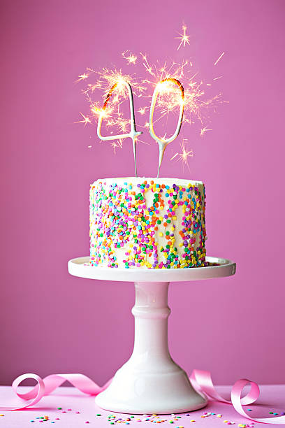 40 歳の誕生日ケーキ - 数字の40 ストックフォトと画像