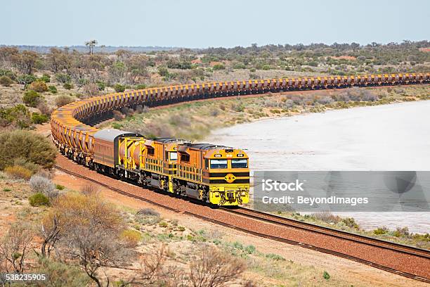 Loaded Arrium Eisenerz Zug Übergeben Outback Salt Lake Stockfoto und mehr Bilder von Coober Pedy