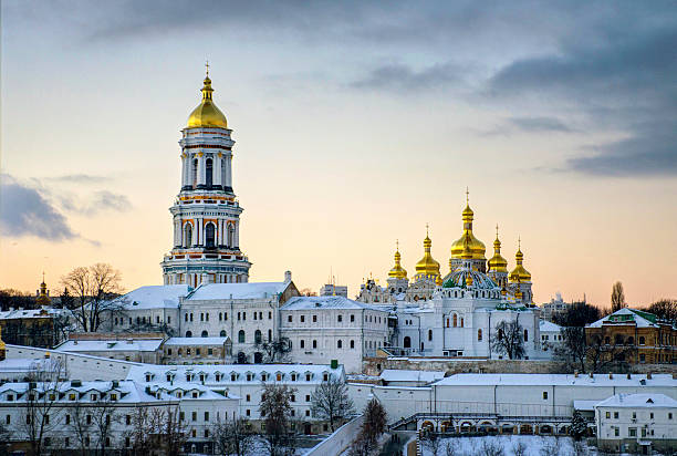 istock Kiev-Pechersk Lavra in the evening 538238307