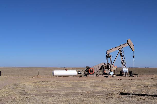 istock oil well on the plains 538263107