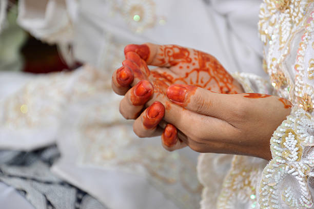 istock Henna On Hands Of Indonesian Wedding Bride 538263619