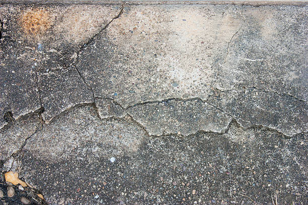 istock Cement floors are old and dirty. 538302963