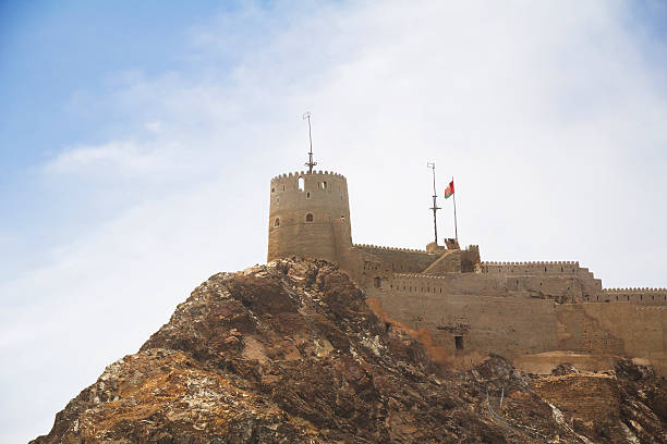 At the entrance to the port of Muscat are 2 impressive fortress: al-Jalali Fort on the East and the fortress of al-Mirani in the West. Located on the cliff tops, these fortresses look at the sparkling blue waters of the Gulf of Oman. In the past the FORTS guarding the port of Muscat.