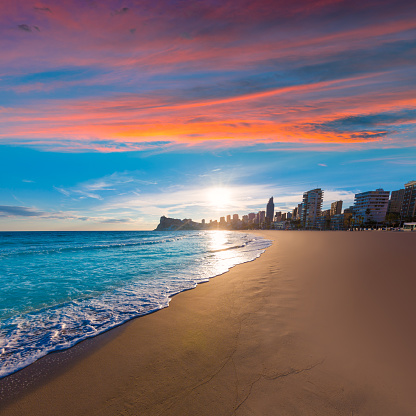 Benidorm Alicante playa de puesta del sol Poniente playa en España photo