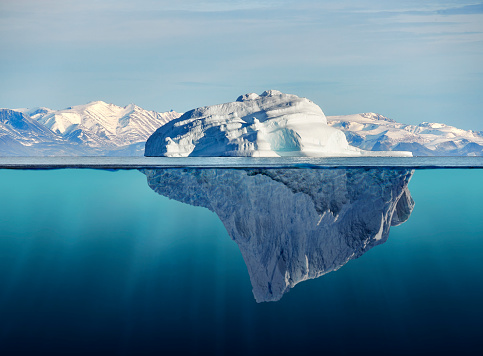 iceberg por encima y debajo del agua con vista photo