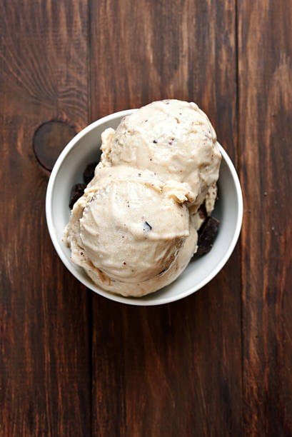 istock Scoops of ice cream, top view 538326580