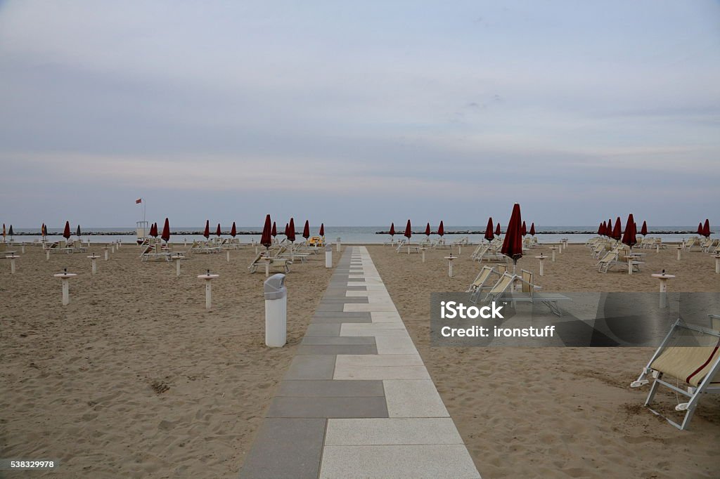 Embarcadero desierto playa del recurso - Foto de stock de Agua libre de derechos