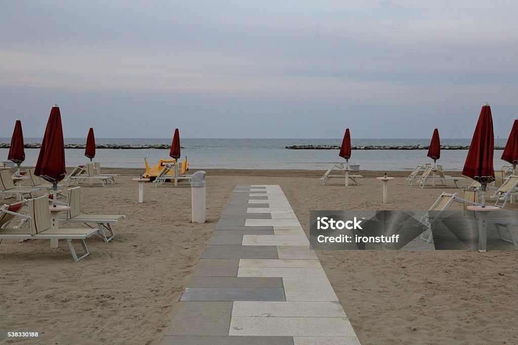 Embarcadero desierto playa del recurso - Foto de stock de Agua libre de derechos