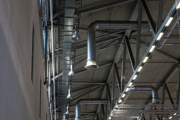 istock Ceiling of the room with a metal construction and ventilation 538335618