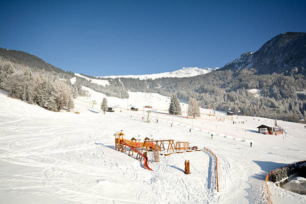 ski-resort in den alpen-hochzeiger pitztal, tirol, österreich - alpin stock-fotos und bilder