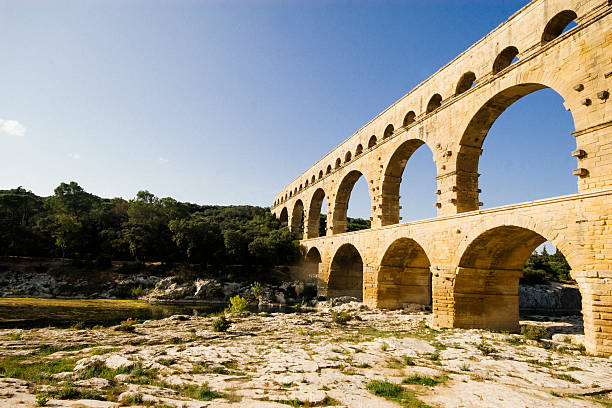ponte gard, frança - aqueduct languedoc rousillon ancient rome stability imagens e fotografias de stock