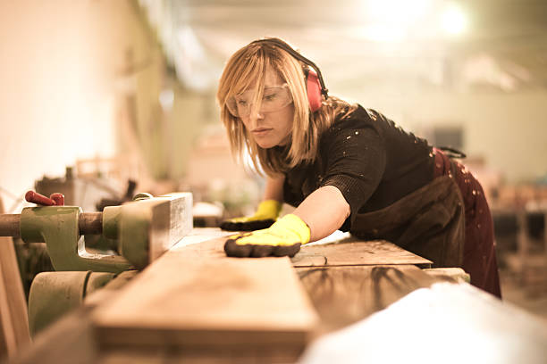 istock Blonde woman working with plank 538342572