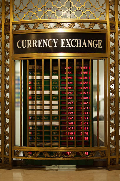 cambio valuta - currency exchange new york city exchange rate grand central station foto e immagini stock