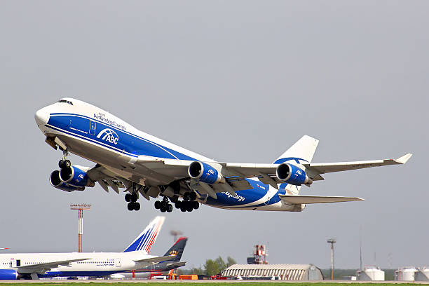 보잉 747-400erf airbridgecargo - boeing boeing 747 airplane cargo container 뉴스 사진 이미지