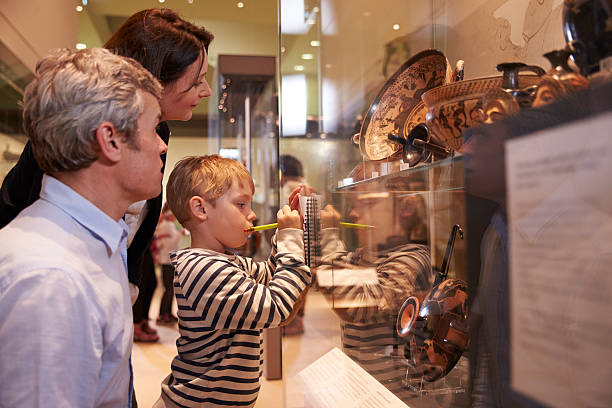 istock Family Looking At Artifacts In Glass Case On Trip 538359014