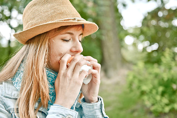 istock Woman eating fast food 538364278
