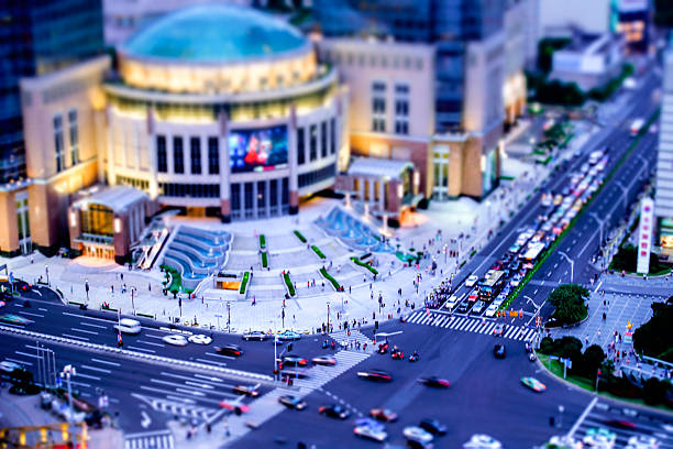 istock city cross road 538366550