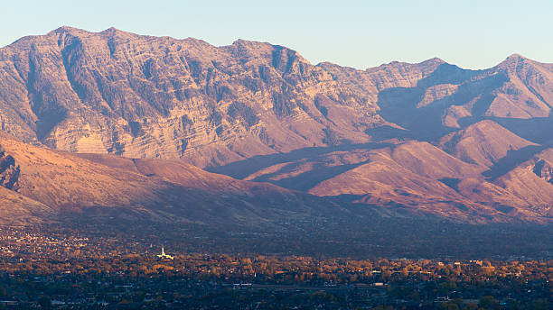 utah montanhas wasatch com monte timpanogos lds templo - provo imagens e fotografias de stock