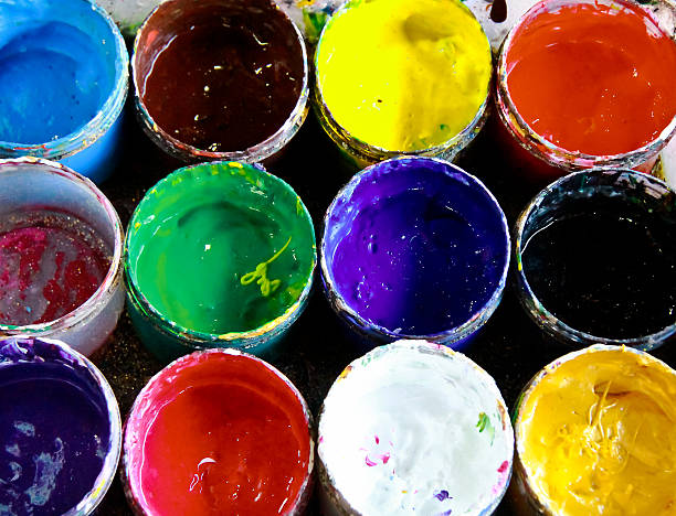 istock Close up of oil paint inside plastic container 538369563
